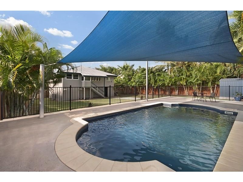 9 ROBINSON STREET, Belgian Gardens QLD 4810