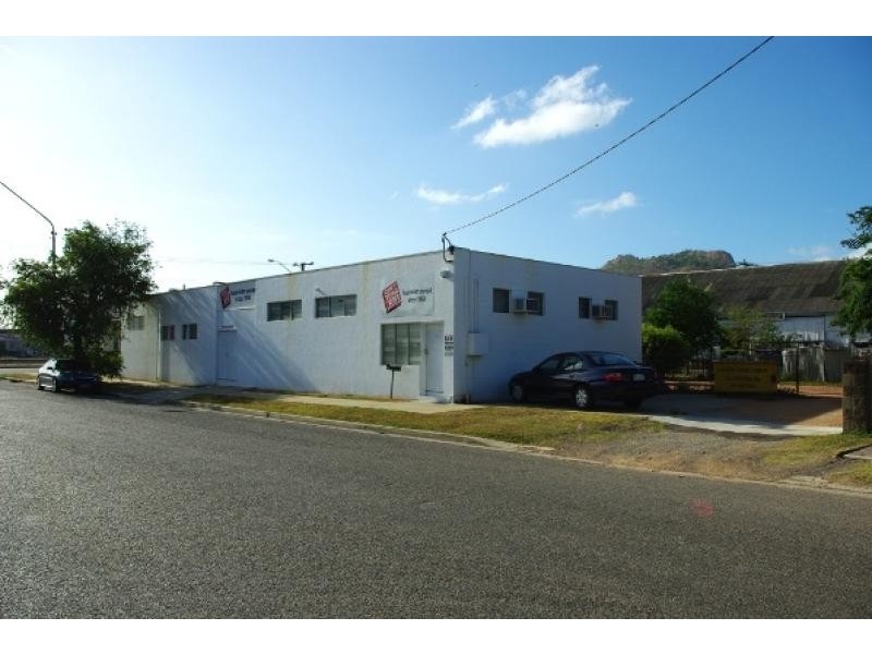 9 Railway Avenue, Railway Estate QLD 4810