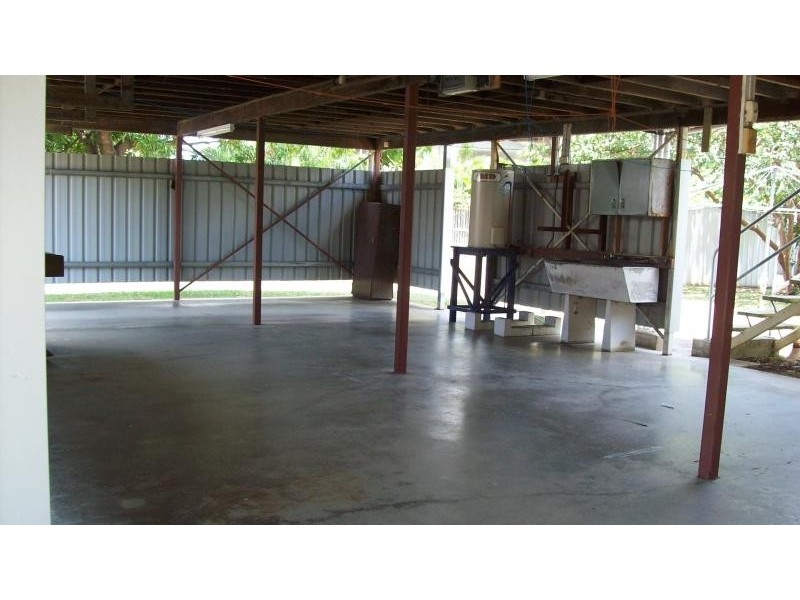 8 WINDSOR STREET, Hermit Park QLD 4812