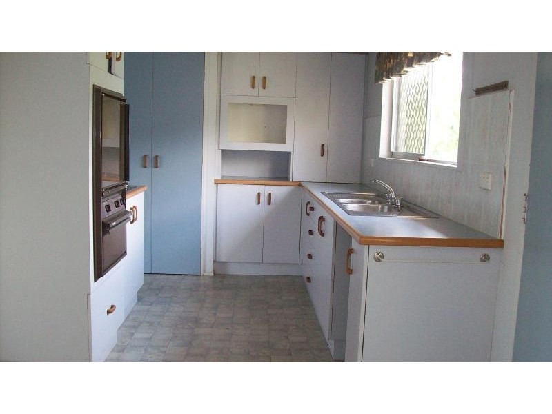 8 WINDSOR STREET, Hermit Park QLD 4812