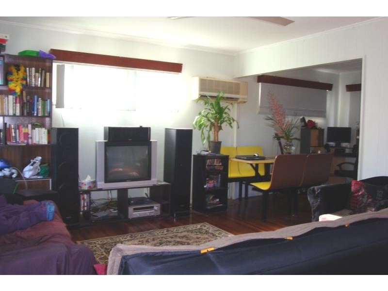 3 MARY STREET, West End QLD 4810