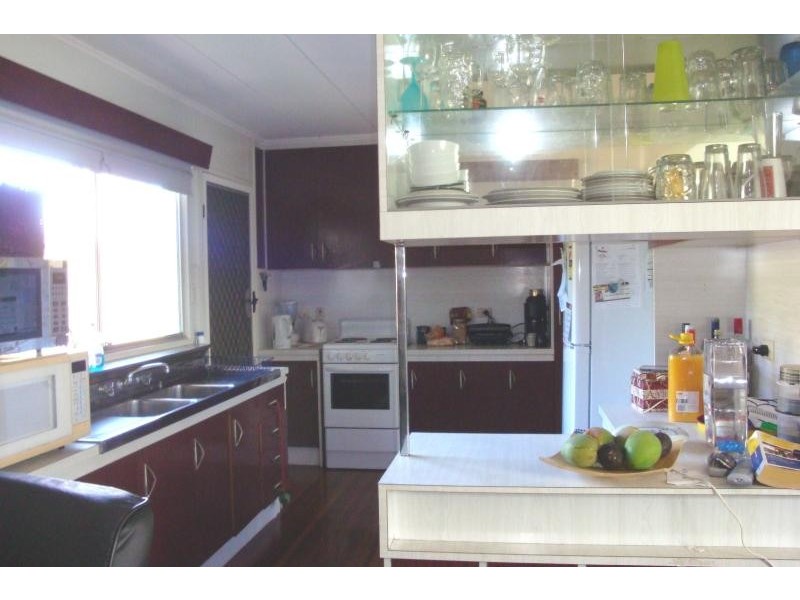 3 MARY STREET, West End QLD 4810