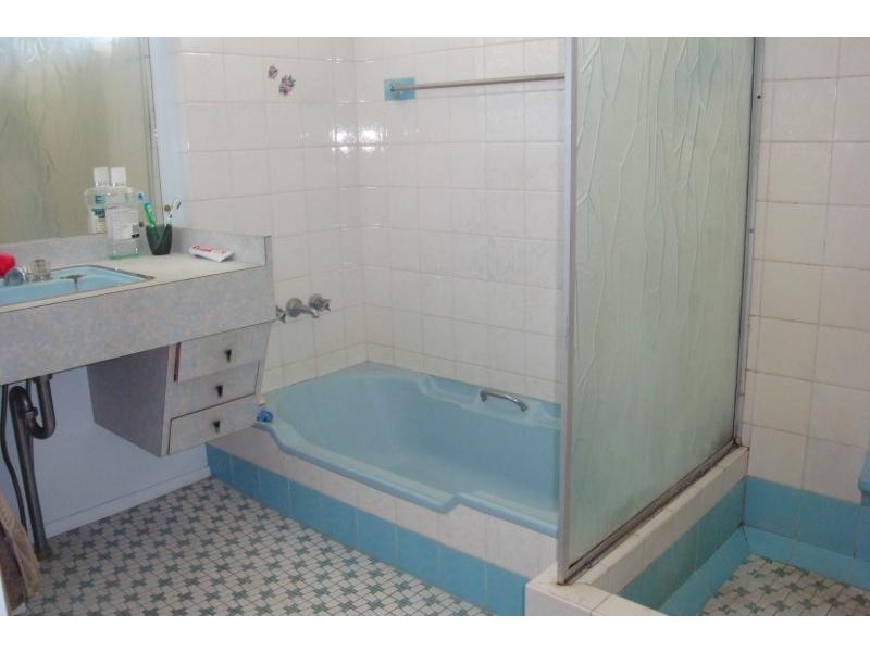 3 MARY STREET, West End QLD 4810