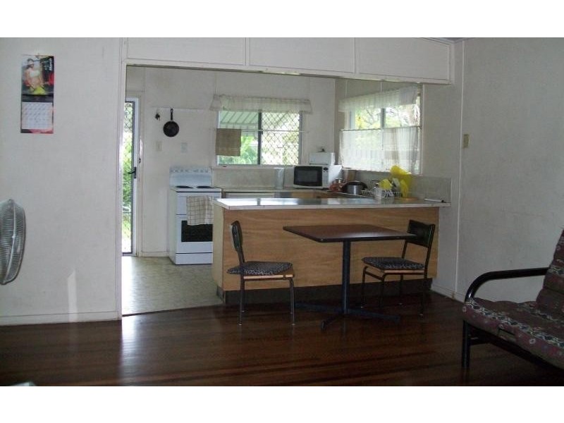 6 FRASER AVENUE, Cranbrook QLD 4814