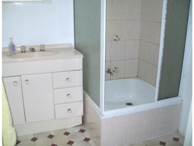 6 FRASER AVENUE, Cranbrook QLD 4814