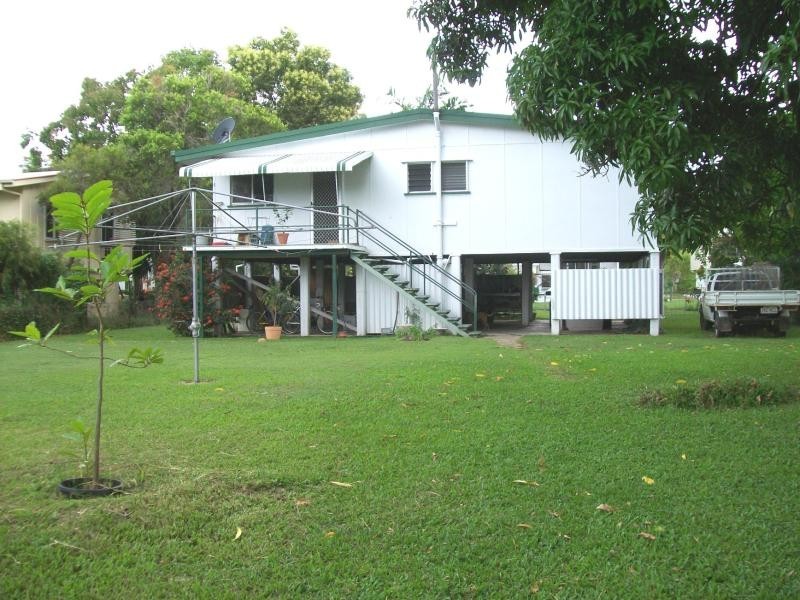 6 FRASER AVENUE, Cranbrook QLD 4814