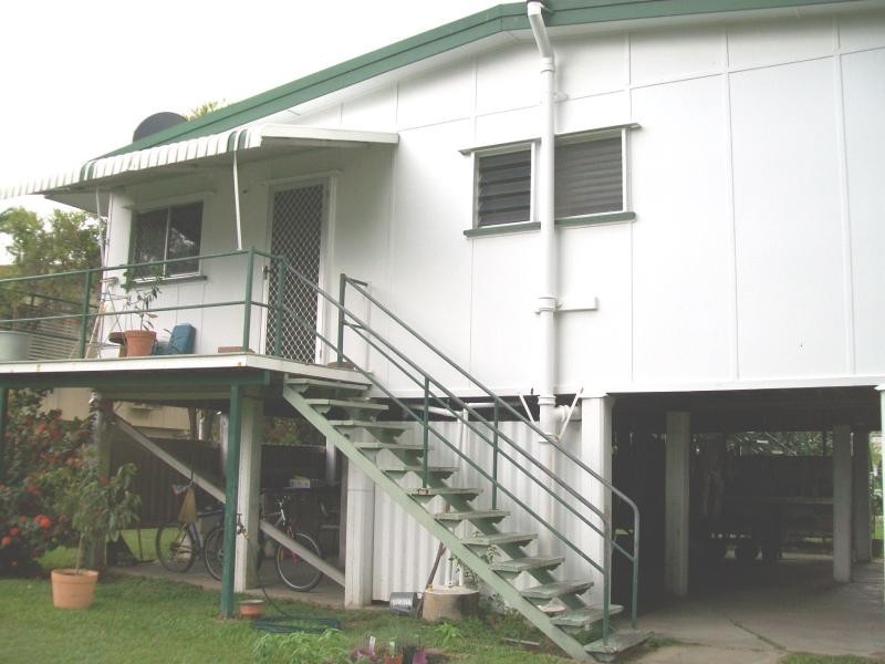 6 FRASER AVENUE, Cranbrook QLD 4814