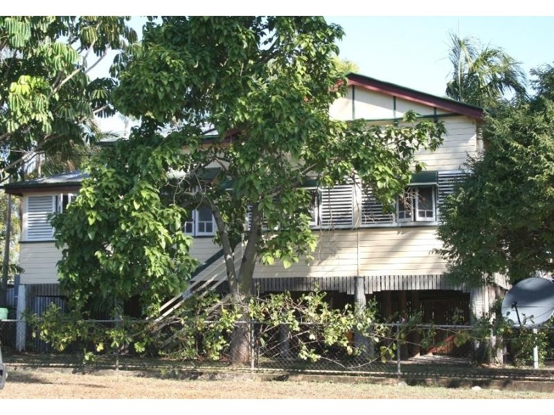 38 BAYSWATER TERRACE, Hyde Park QLD 4812