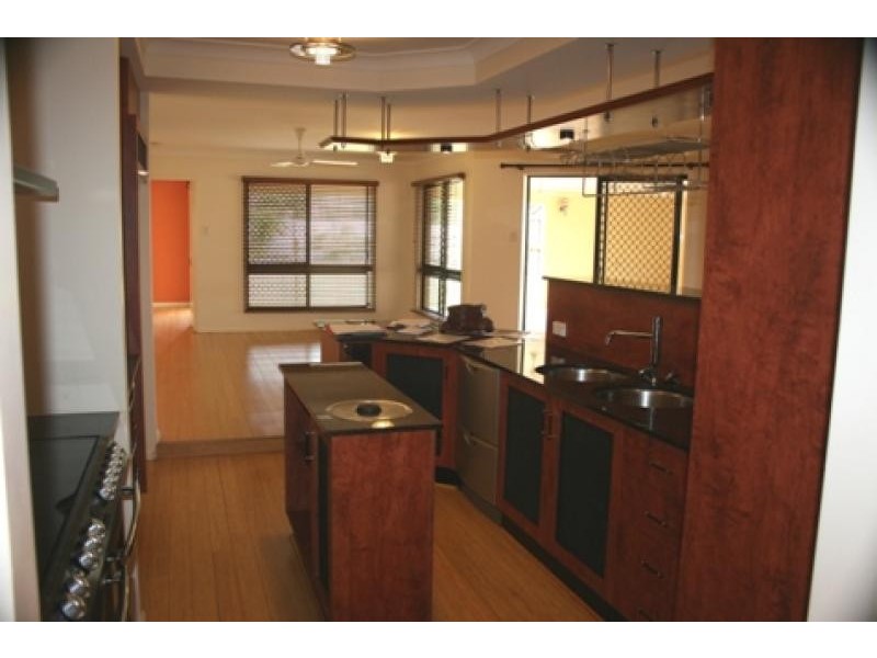 6 WHITEWOOD CLOSE, Mount Louisa QLD 4814