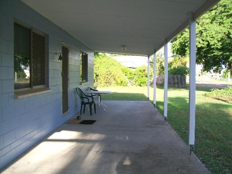8 LENNIG PLACE, Nome QLD 4816