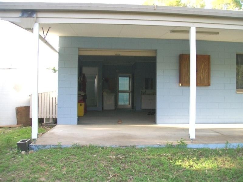 8 LENNIG PLACE, Nome QLD 4816