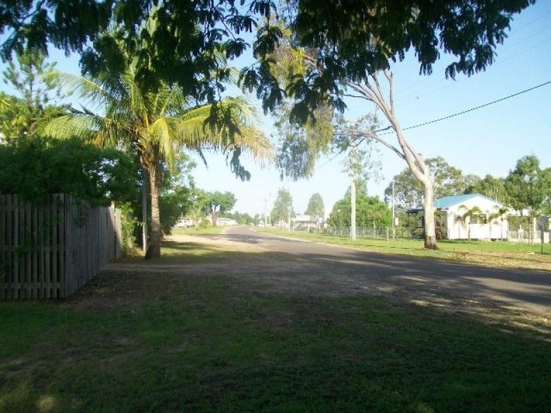 8 LENNIG PLACE, Nome QLD 4816
