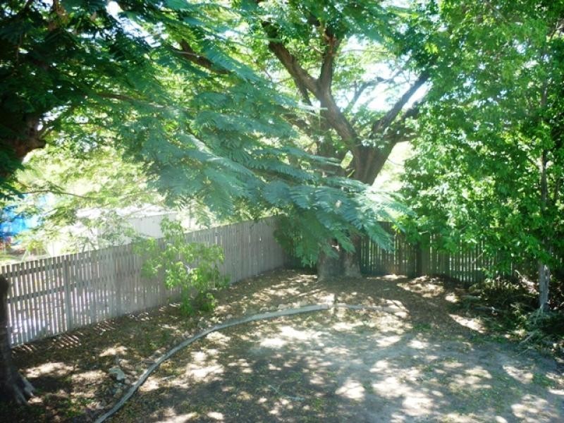 16 Davies Street, Mount Louisa QLD 4814