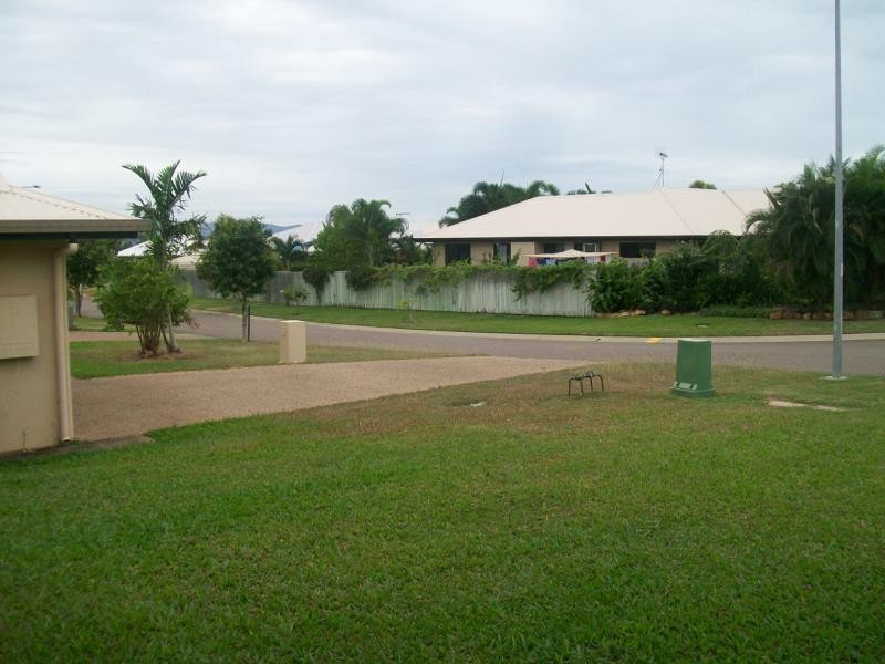 12 HILTON WAY, Mount Louisa QLD 4814