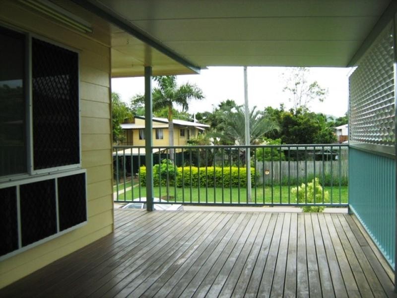 12 HUTCHINS STREET, Heatley QLD 4814