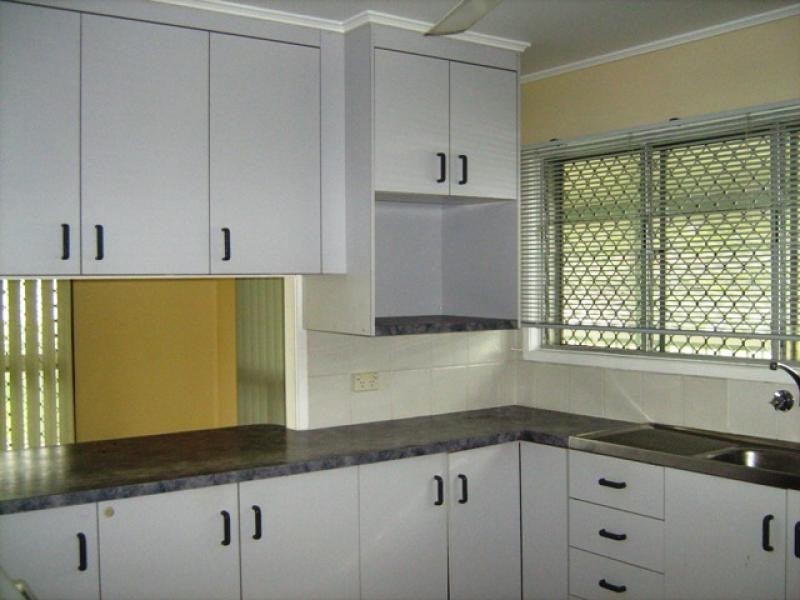 12 HUTCHINS STREET, Heatley QLD 4814