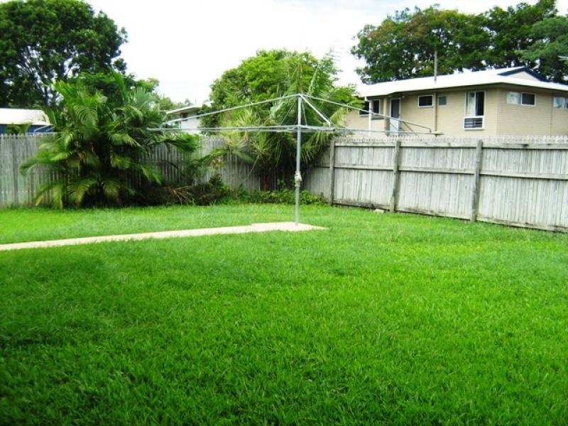 12 HUTCHINS STREET, Heatley QLD 4814