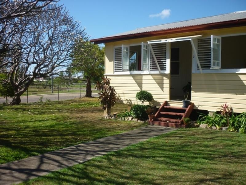 2 Shaw Street, West End QLD 4810
