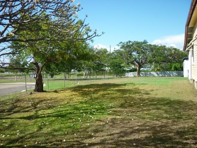2 Shaw Street, West End QLD 4810