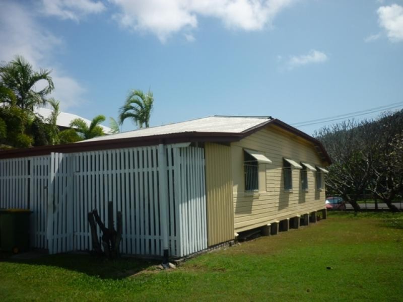 2 Shaw Street, West End QLD 4810