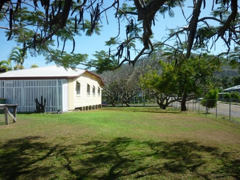 2 Shaw Street, West End QLD 4810
