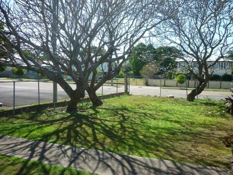 2 Shaw Street, West End QLD 4810