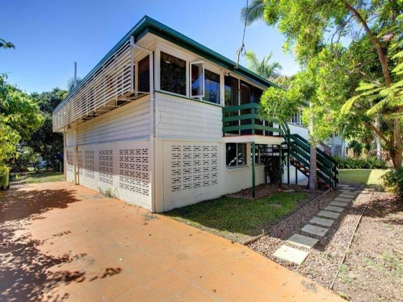 15 McKILLOP STREET, Belgian Gardens QLD 4810