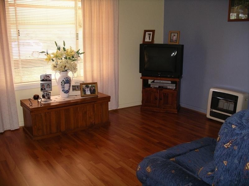 25 Shields Crescent, Wongan Hills WA 6603