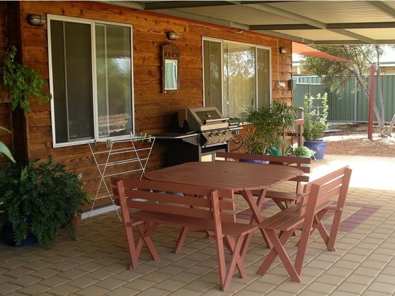 25 Shields Crescent, Wongan Hills WA 6603