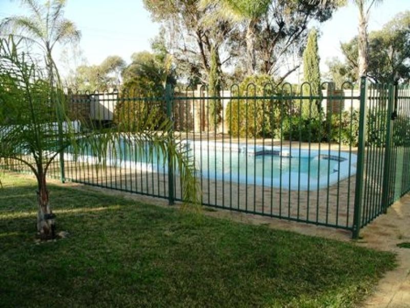 17 Avon Road, Wongan Hills WA 6603
