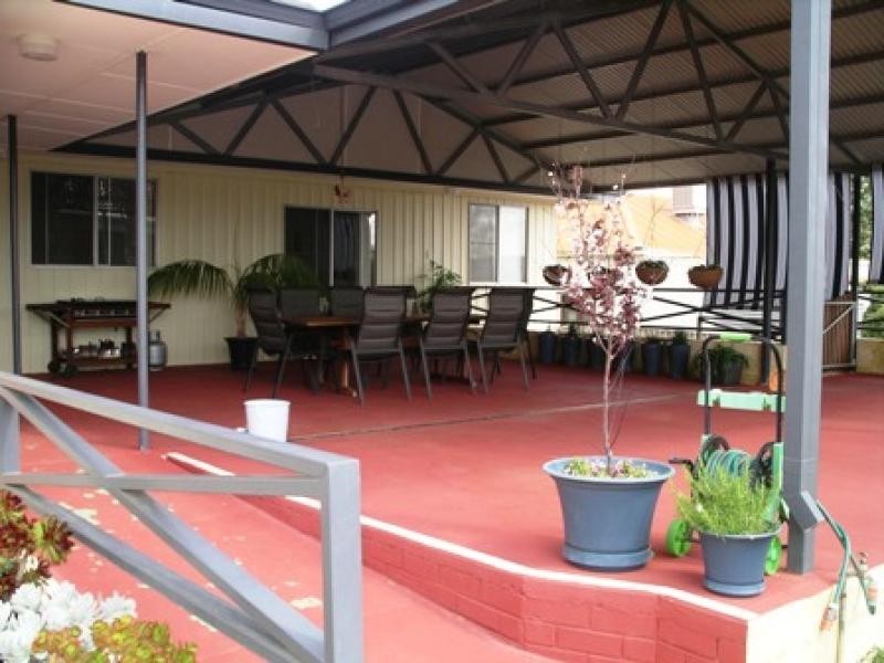 11 Moore Street, Wongan Hills WA 6603