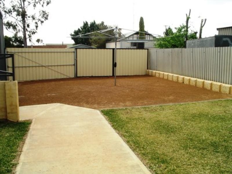 11 Moore Street, Wongan Hills WA 6603