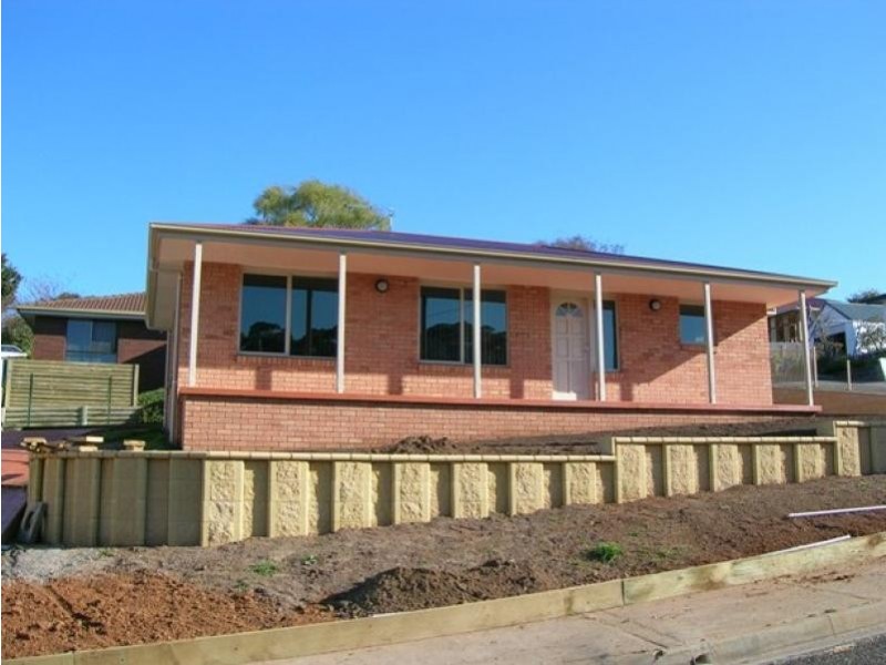 Unit 2/1 Long Street, Penguin TAS 7316