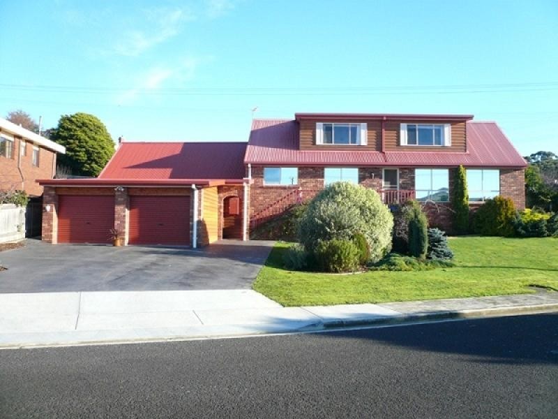 2 KELVIN STREET, Penguin TAS 7316