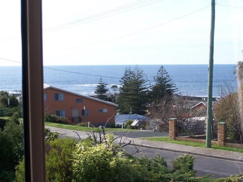 2 KELVIN STREET, Penguin TAS 7316