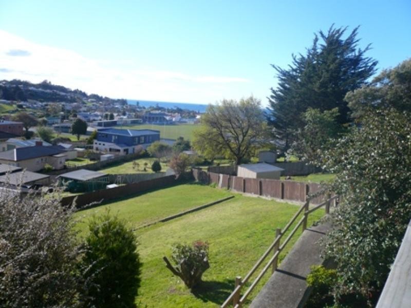Unit 1/21 Quinn Street, Penguin TAS 7316