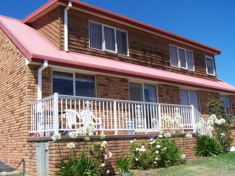 13 Hampson Street, Penguin TAS 7316