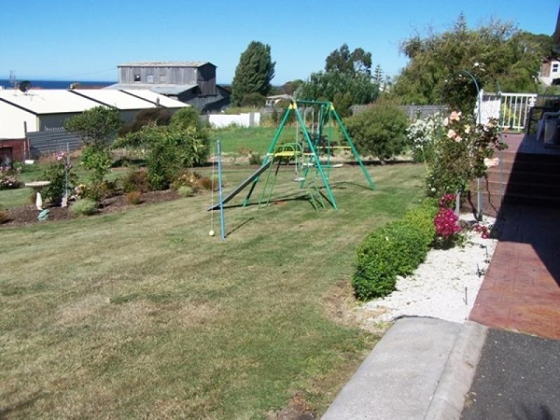 13 Hampson Street, Penguin TAS 7316