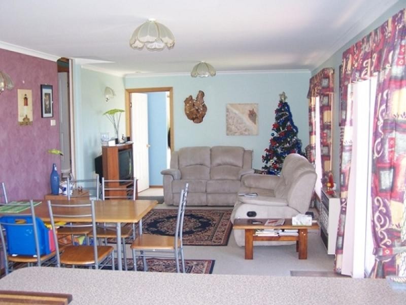 13 Hampson Street, Penguin TAS 7316