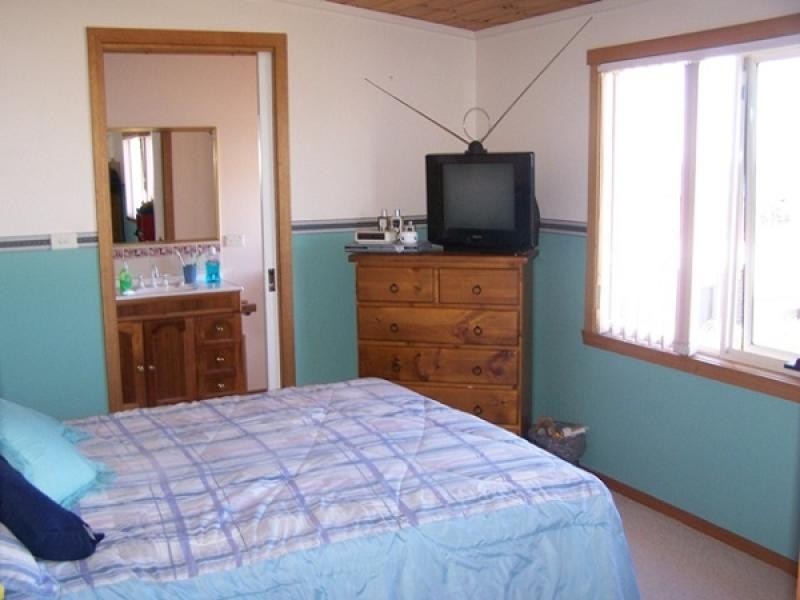 13 Hampson Street, Penguin TAS 7316