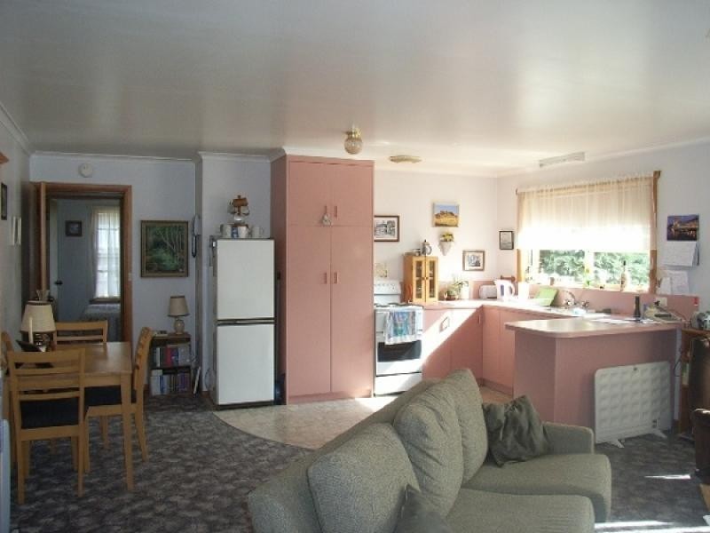 Unit 2, 3 Riverside Avenue, Ulverstone TAS 7315