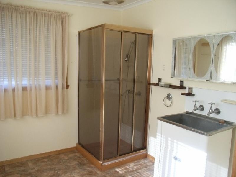 11 King Edward Street, Penguin TAS 7316