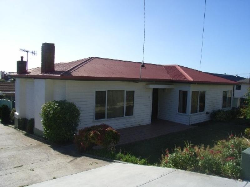 11 King Edward Street, Penguin TAS 7316