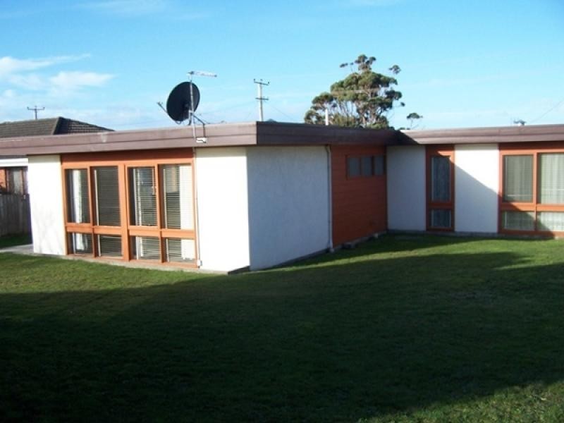 Unit 1, 24 Pineleigh Street, Penguin TAS 7316