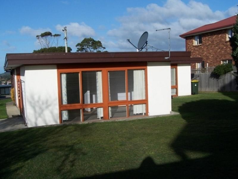 Unit 1, 24 Pineleigh Street, Penguin TAS 7316