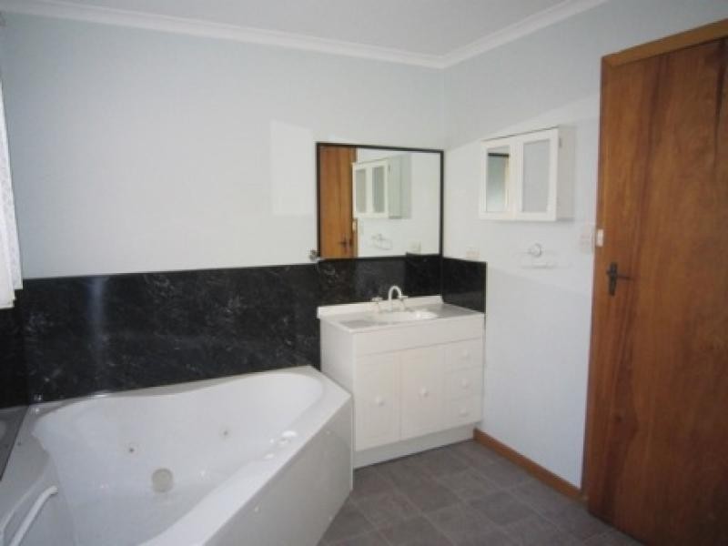 47 Deviation Road, Penguin TAS 7316