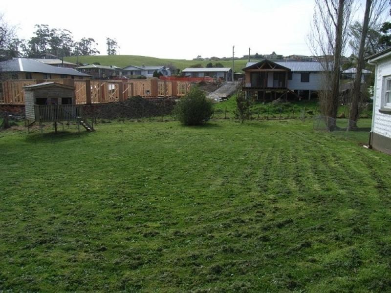 2 Ellis Street, Ulverstone TAS 7315