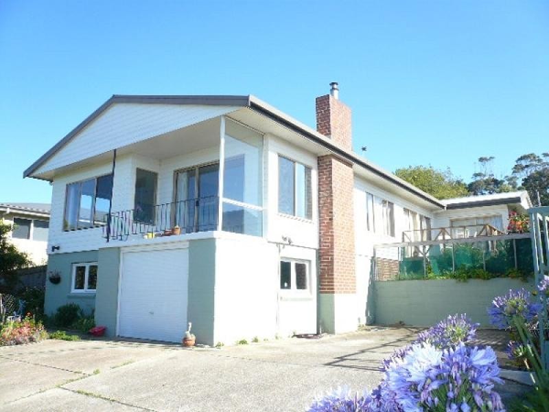 182 Main Road, Penguin TAS 7316