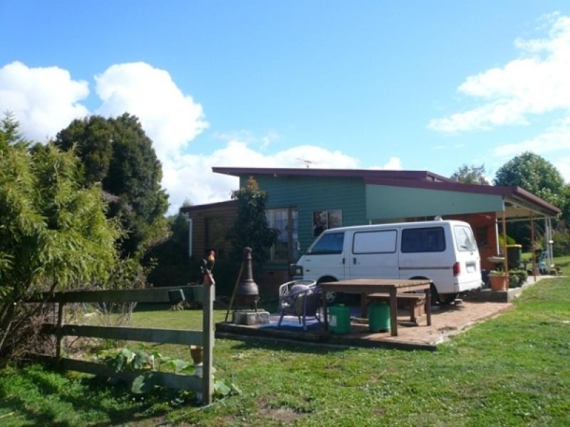 112 South Road, Penguin TAS 7316
