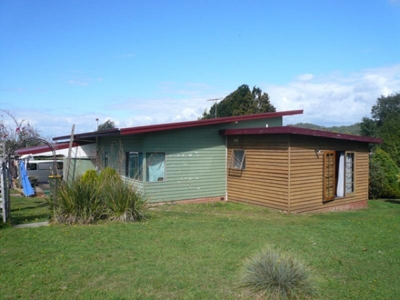 112 South Road, Penguin TAS 7316